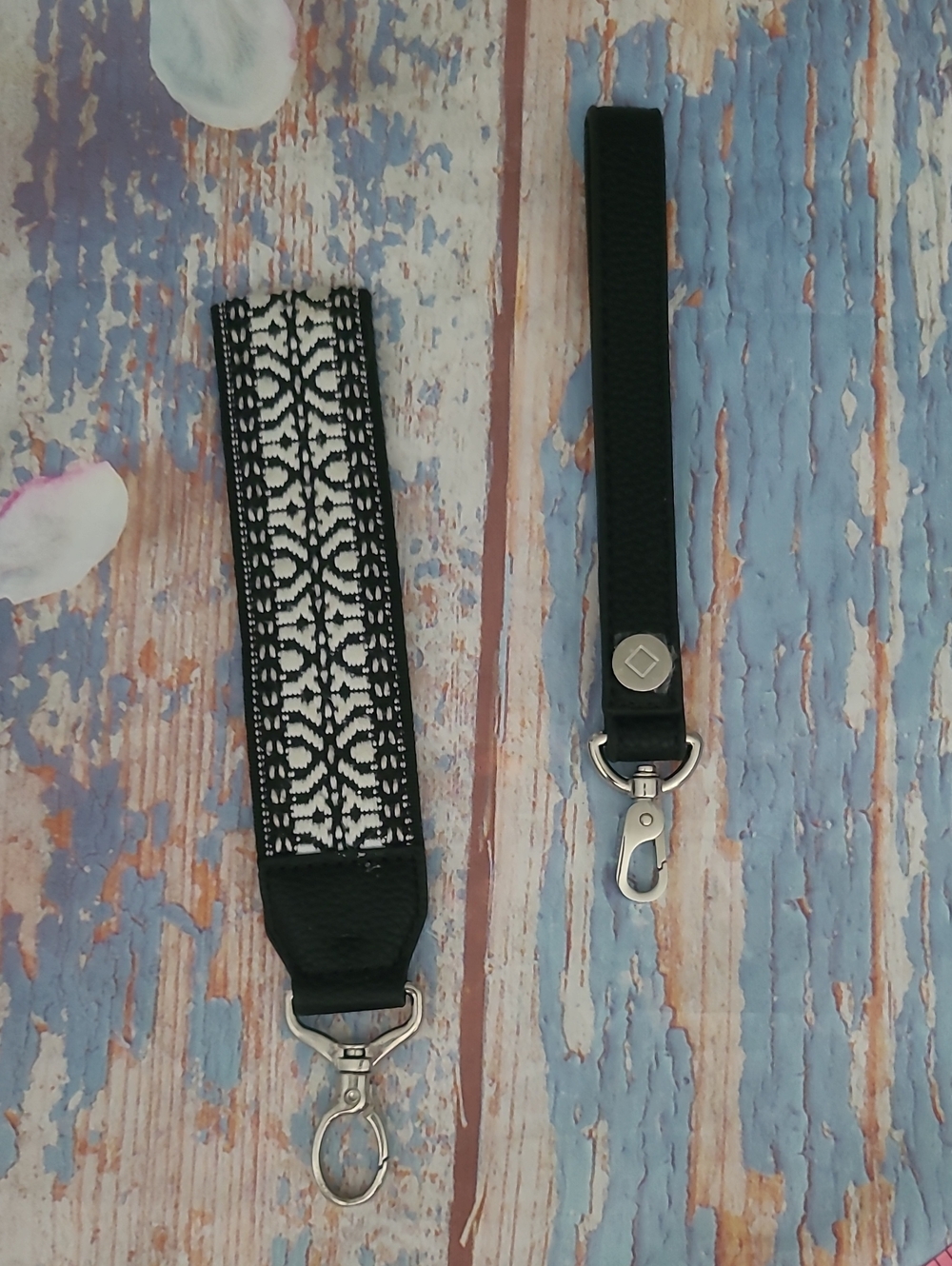thirty one set 2 Wristlettes Black New